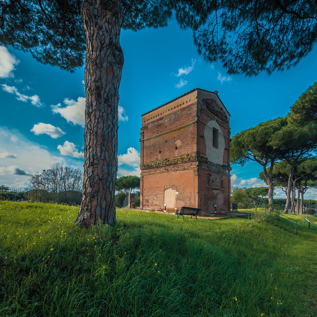 Roma - Parco archeologico delle Tombe della Via Latina