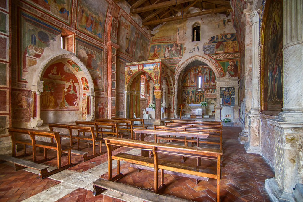 Fossa (AQ) - Chiesa di S. Maria ad Cryptas