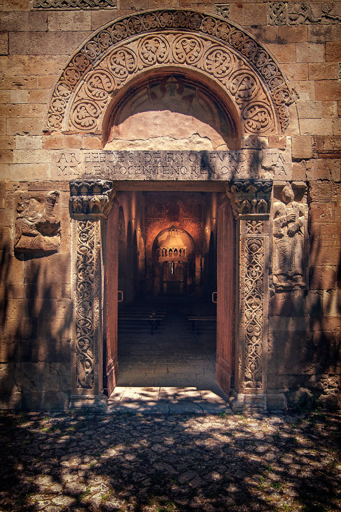 Capestrano (AQ) - Chiesa di San Pietro ad Oratorium